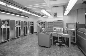 Komputer mainframe IBM 704 (1964 r.)