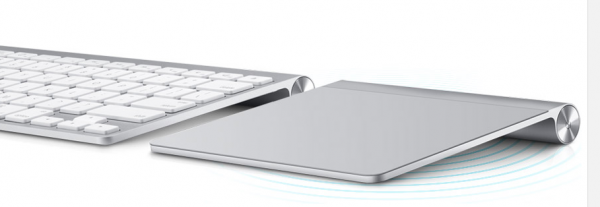 Magic Trackpad obok bezprzewodowej klawiatury Apple