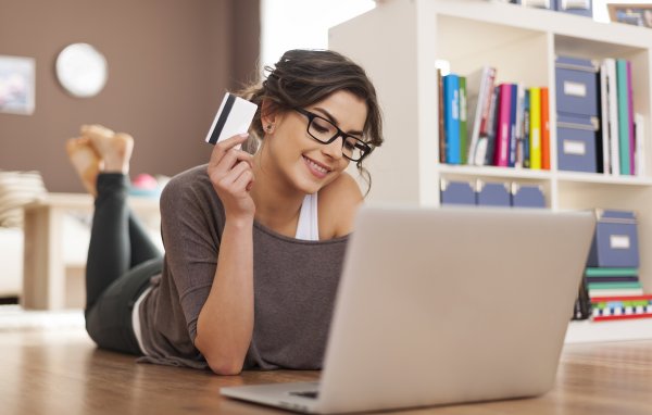 płatności online, kobieta, zakupy w internecie
