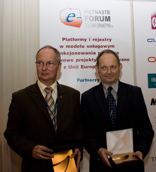 Laureacji nagrody im.M.Cara (od lewej) Piotr Kołodziejczyk i Jerzy S. Nowak