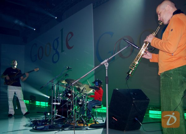 Google Day 2008, część rozrywkowa - Igor Falecki, 6-letni perkusista