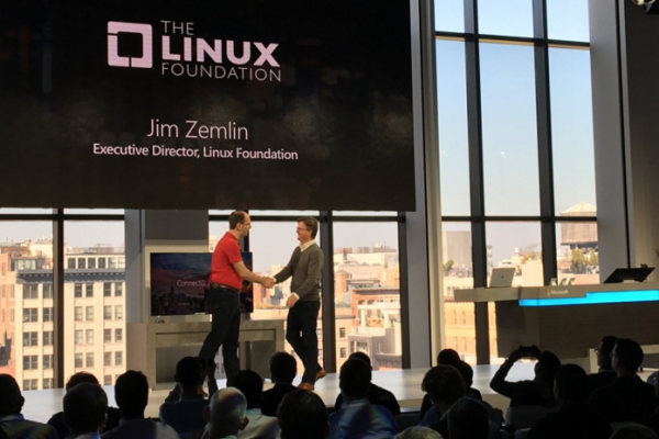 Microsoft dołącza do Linux Foundation