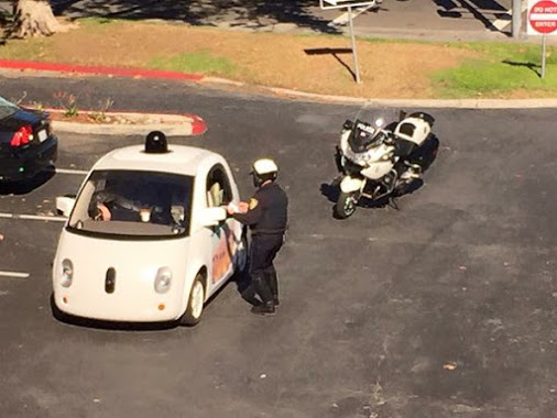 Auto Google i policjant