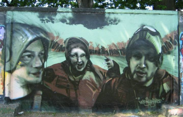Jedno z graffiti na warszawskim murze 