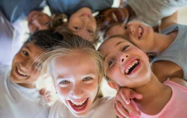 Zaplanuj niezapomniane wakacje dla dziecka z letnią ofertą Kogis 2025