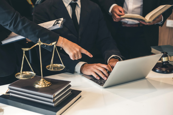Odszkodowanie - dlaczego warto udać się do kancelarii prawnej, a nie do firmy odszkodowawczej?