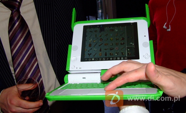 latpop XO - projekt OLPC, fot. Przemek Mugeński