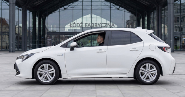 Nowoczesna flota na wynajem auta na taxi Łódź z profesjonalną obsługą serwisową