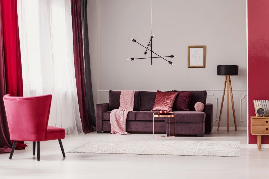 Jaki dywan położyć na ogrzewanie podłogowe? Kluczowe zasady, by nie blokować ciepła