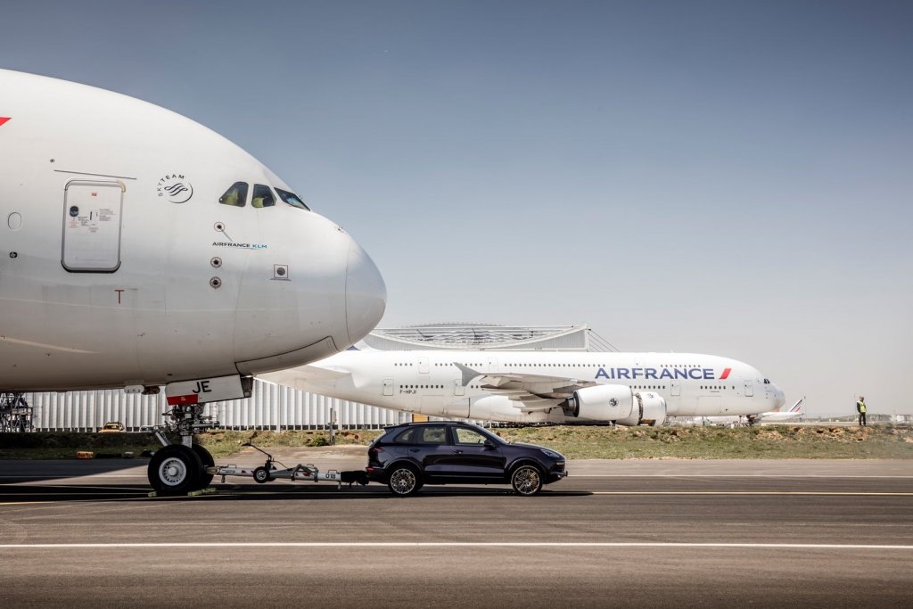 porche cayenne holuje Airbusa A380
