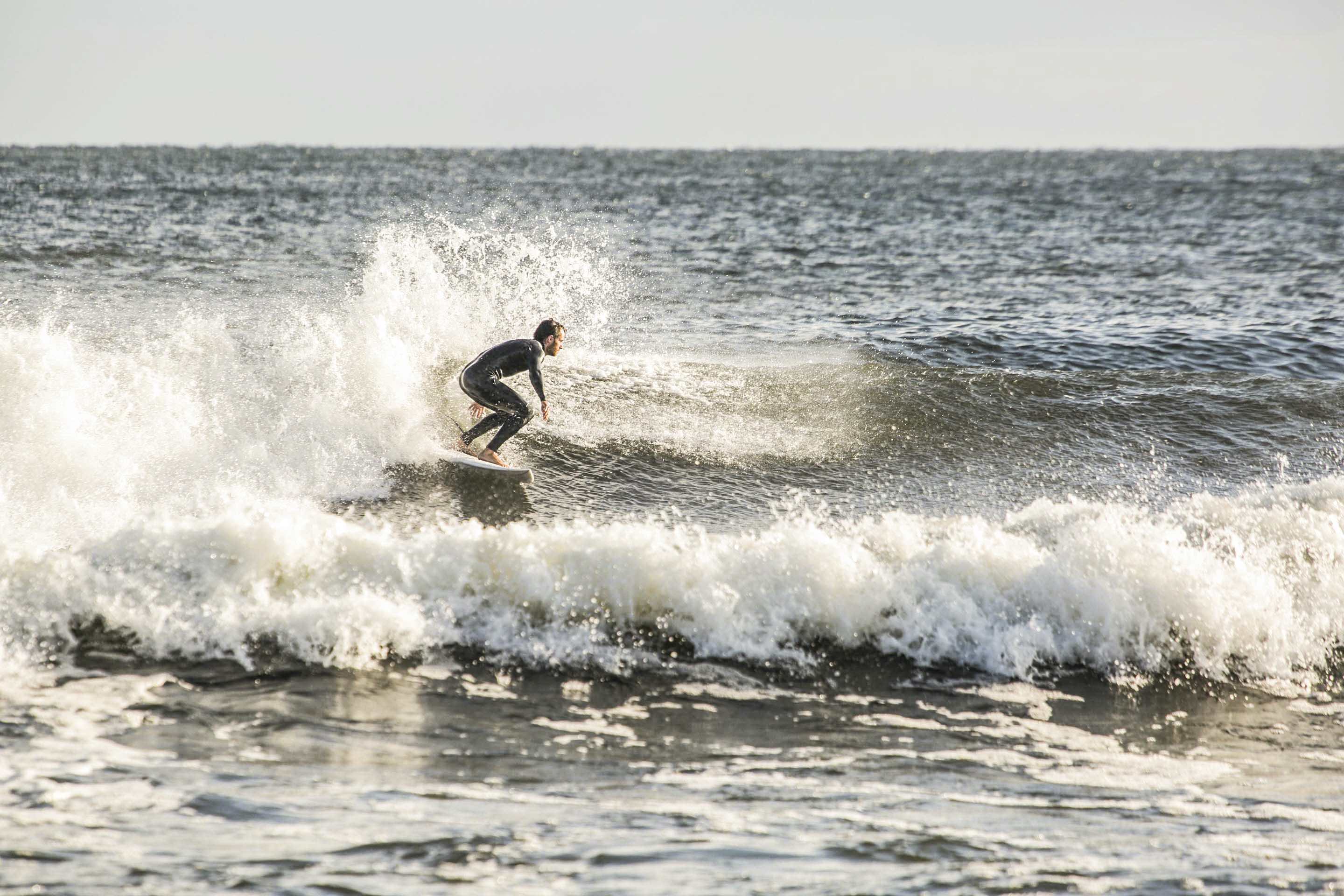 Gdzie najlepiej zacząć przygodę z surfingiem w Polsce?