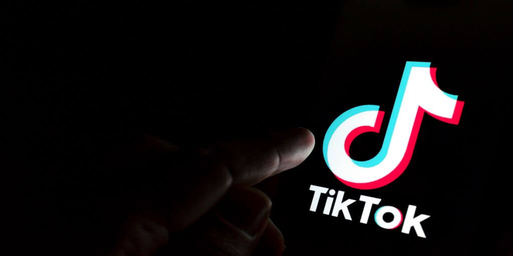 Polscy politycy brną w TikToka, tymczasem zachodnie państwa zakazują używania tej chińskiej aplikacji