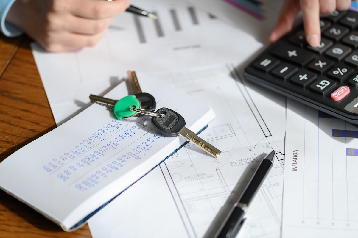 Co może być wkładem własnym oprócz gotówki? Działka, darowizna i inne akceptowane przez banki opcje