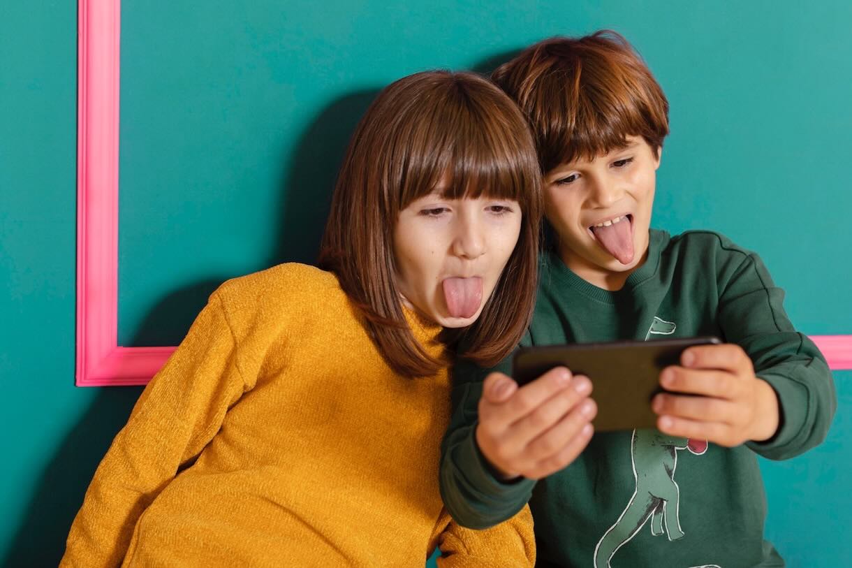 1,4 mln dzieci w Polsce w social mediach mimo zakazu - nowa ustawa od 15 lat