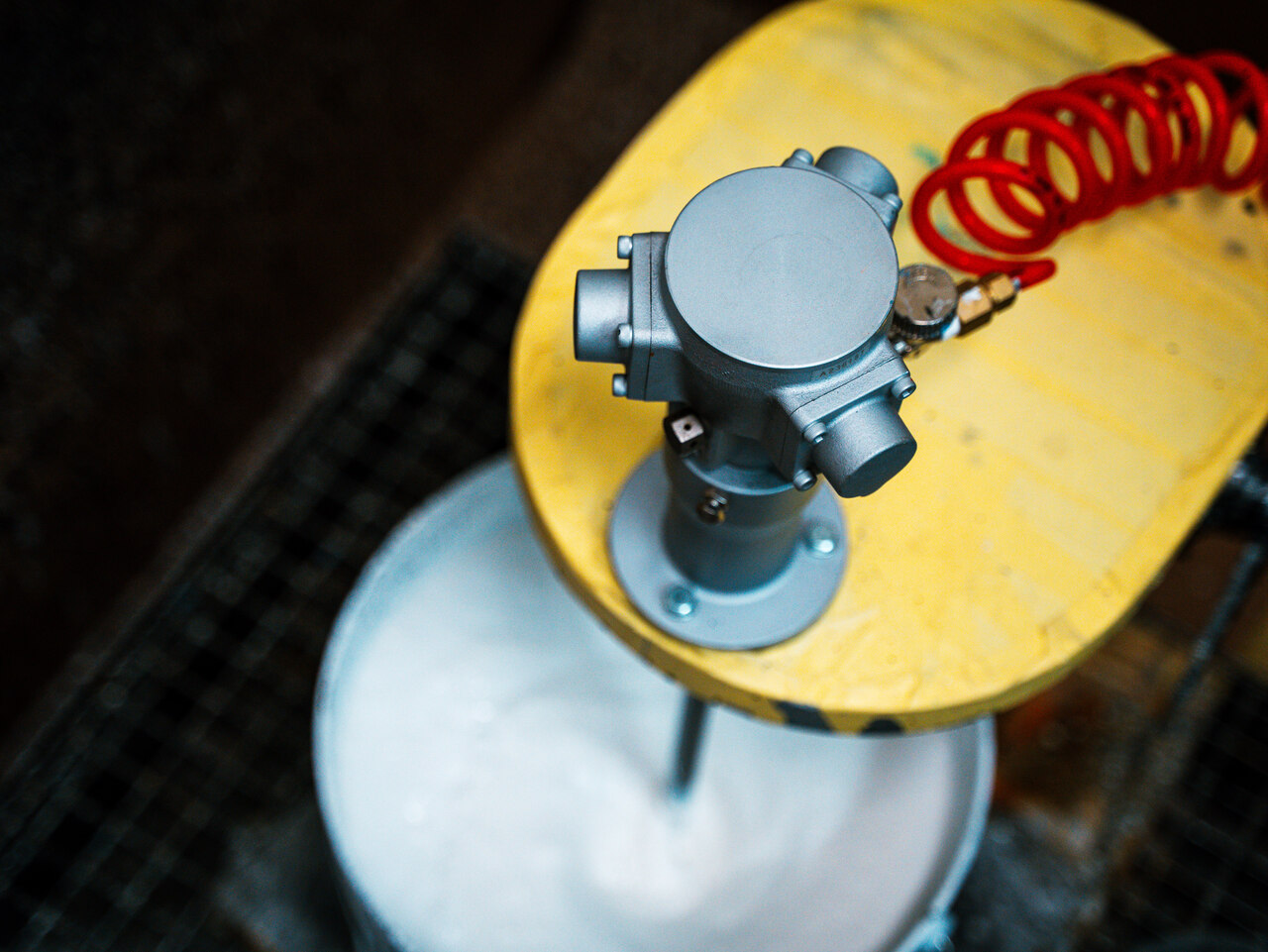 ​Lakierowanie na mokro - farby rozcieńczalnikowe czy chemoutwardzalne?