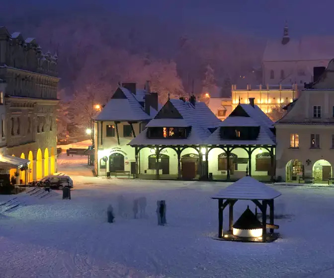 Gry terenowe, nocne zwiedzanie i inne atrakcje dla turystów odwiedzających Kazimierz Dolny