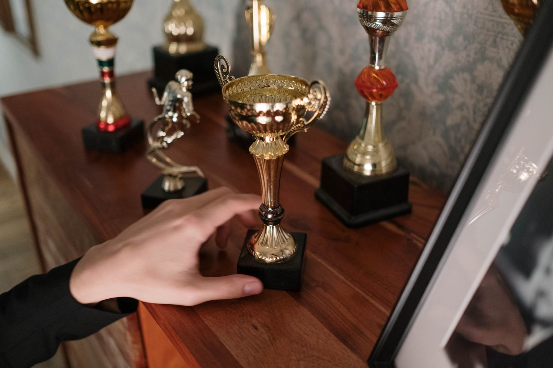 Jak zamówić statuetki na zamówienie krok po kroku