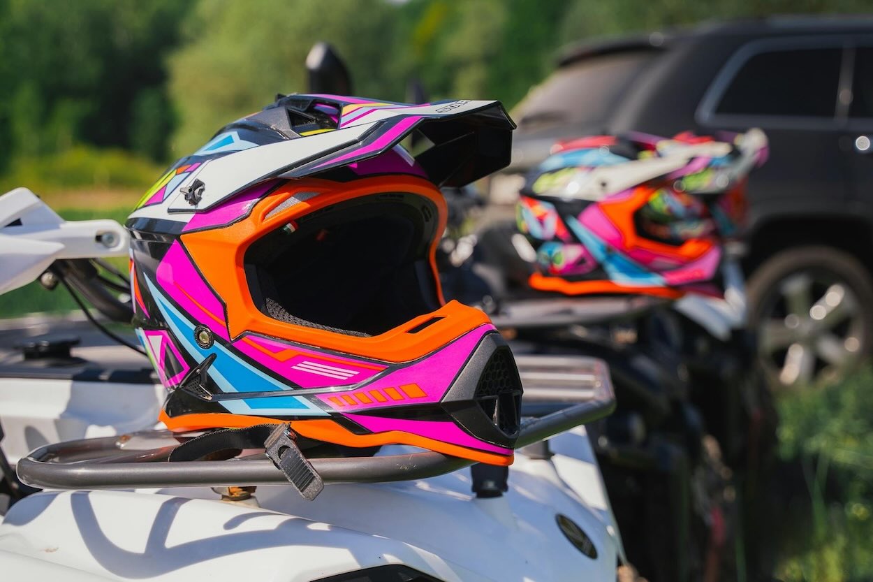 quad, kask