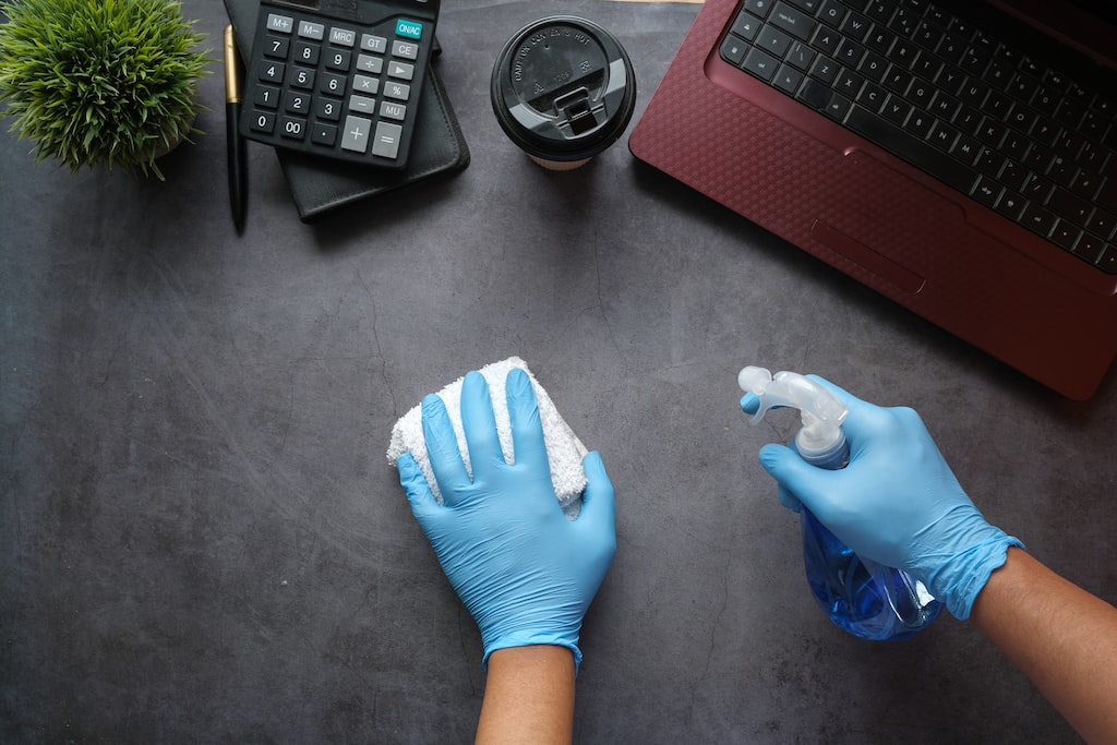 Sprzątanie biur – jakie usługi świadczą firmy sprzątające?