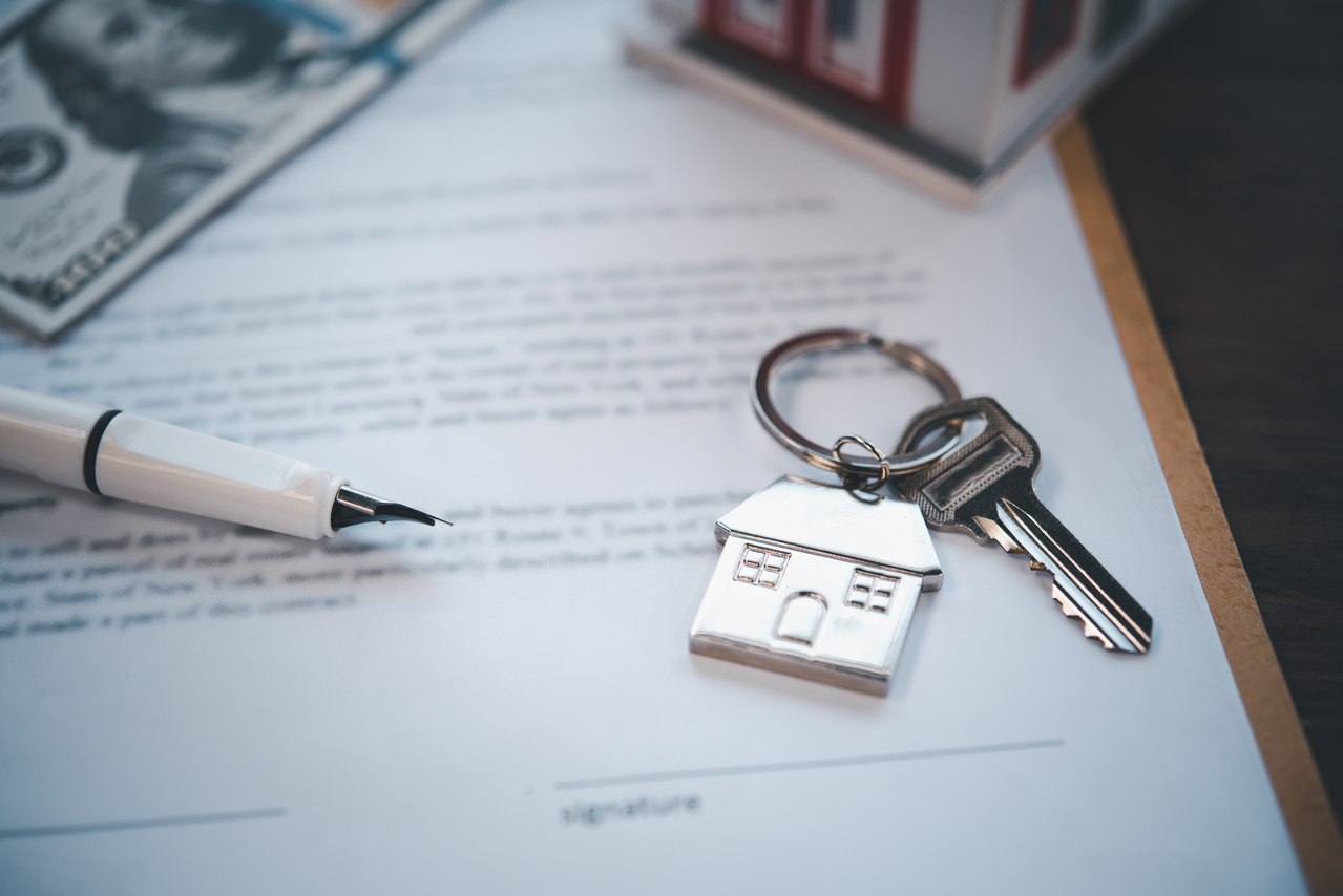 Jakie dokumenty są potrzebne przy sprzedaży mieszkania