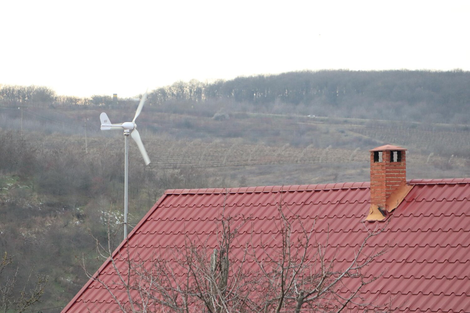 Jak działają przydomowe turbiny wiatrowe i kiedy się opłacają?