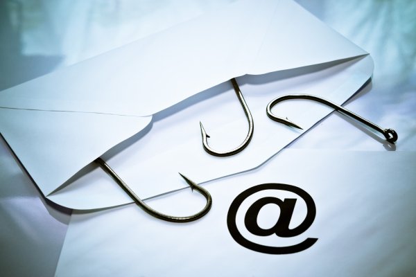 phishing, fałszywe e-maile, spam