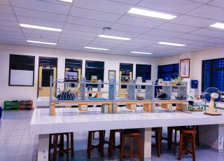 Filtracja powietrza w laboratoriach i przemyśle chemicznym