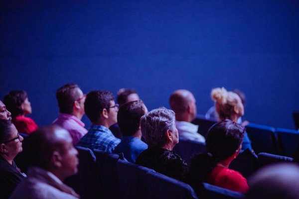 Jak wzbudzić zainteresowanie klientów podczas targów i konferencji?